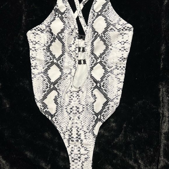 🖤🖤EUC-WHITE AND BLACK SNAKESKIN ONE PIECE BATHING SUIT SZ XL🖤🖤 - Picture 7 of 11